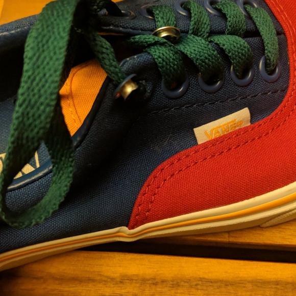 Vans - Picture 2 of 2